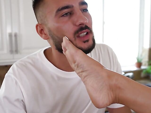 Reagan Foxx - MILF feet sucked and fucked