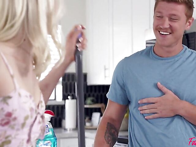 Scarlett Hampton & Summer Hart - MILF and teen get banged together