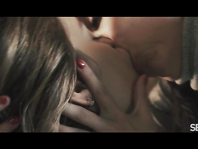 Passionate lesbian lovers Foxy Alissa and Antonia Sainz make out on the couch