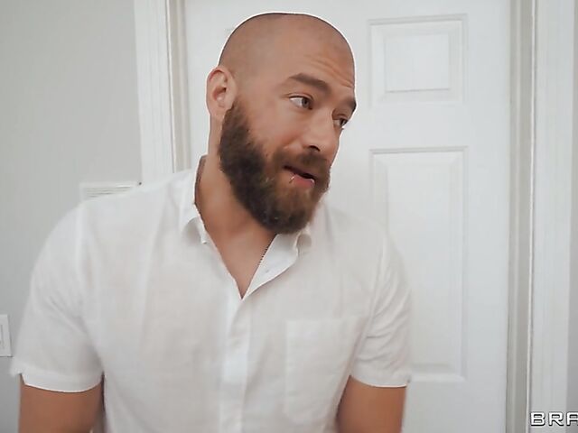 Brazzers massage with raven-haired Queenie Sateen