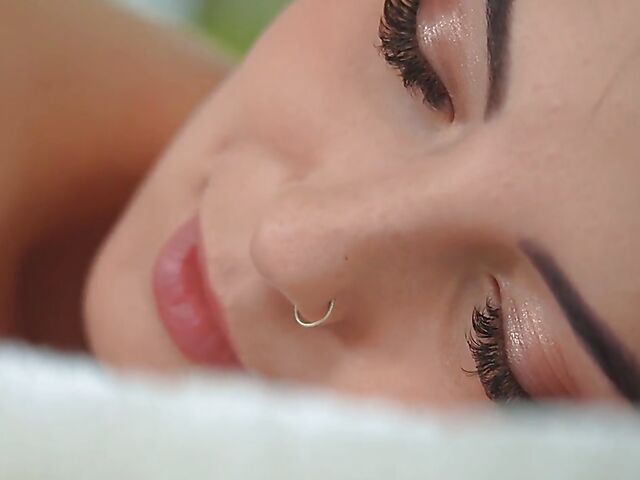 Sensual foot massage and pussy penetration with stunning Simon Kitty