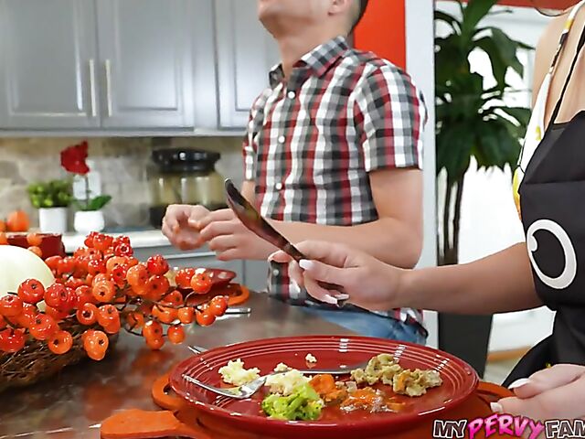 The best Thanksgiving ever with hot stepmom Amiee Cambridge