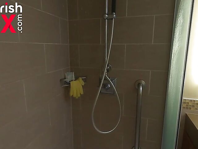 Behind the scenes shower with Australian redhead Devyn Lux