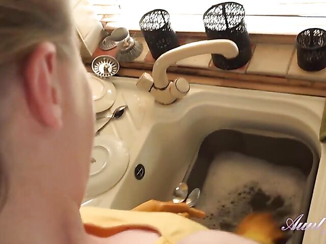 Mature BBW masturbating in the kitchen especially for you