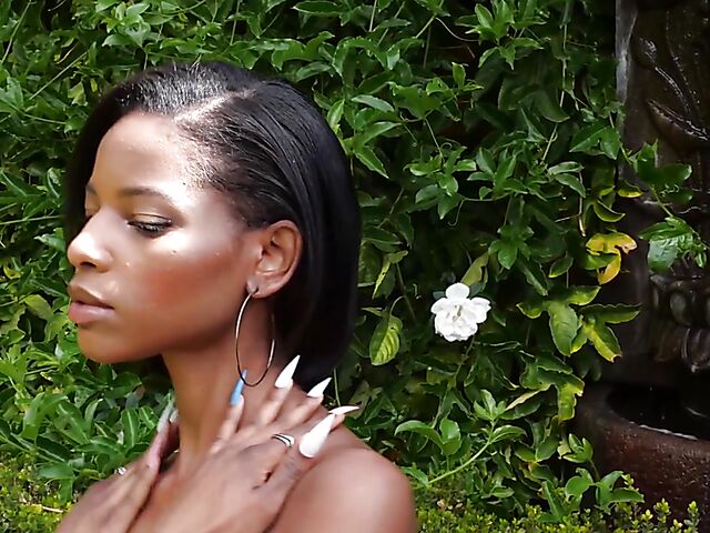Ebony beauty Luci Lane posing naked in the garden