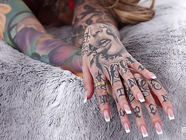 Tattoo-covered IAmHely gets her shaved pussy hammered