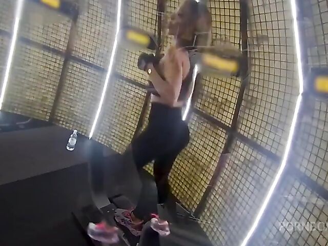 Double anal gangbang with fitness MILF Vittoria Divine