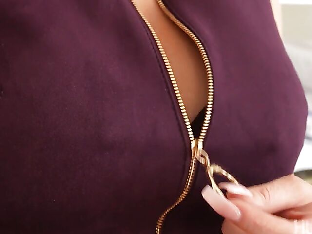 Redhead MILF Sedona Reign aka Jessie Lee gets slammed in the office