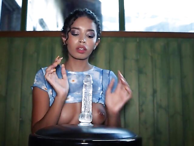 Latina dildo orgasm featuring Valery Ponce