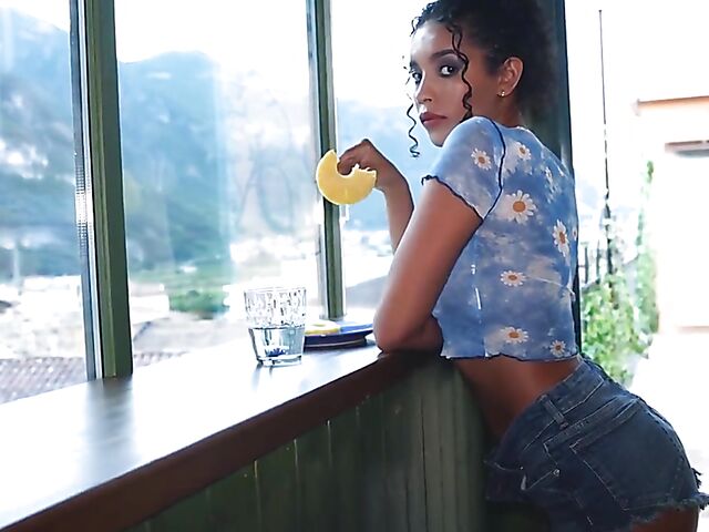 Latina dildo orgasm featuring Valery Ponce