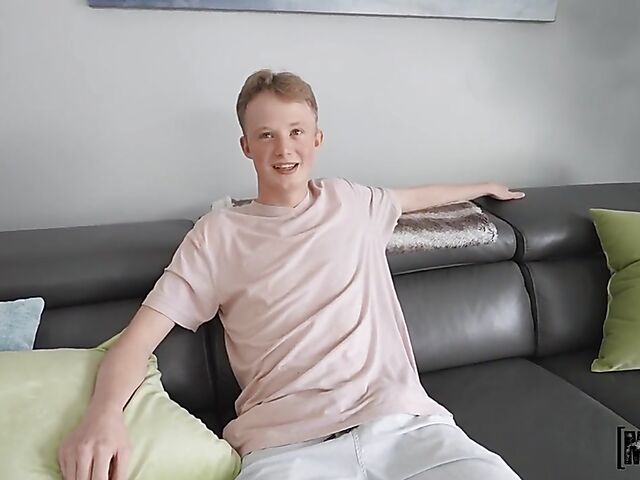 Big tits threesome with busty curvy Lolly Dames and Ashlyn Peaks sharing skinny boy Jimmy Michaels