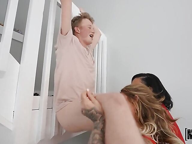 Big tits threesome with busty curvy Lolly Dames and Ashlyn Peaks sharing skinny boy Jimmy Michaels