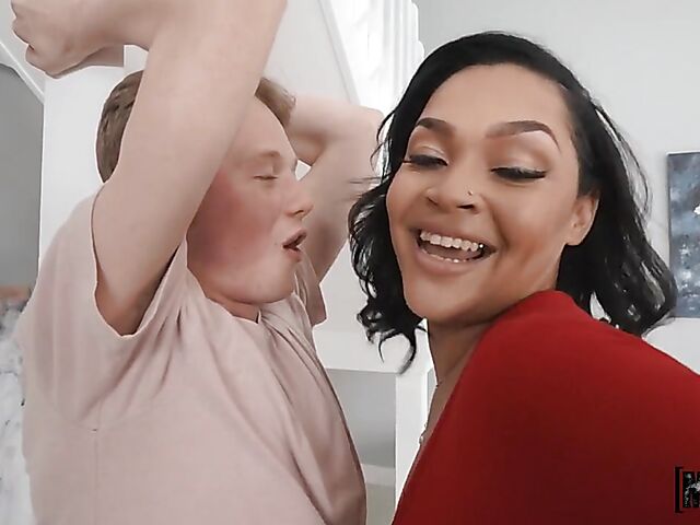 Big tits threesome with busty curvy Lolly Dames and Ashlyn Peaks sharing skinny boy Jimmy Michaels