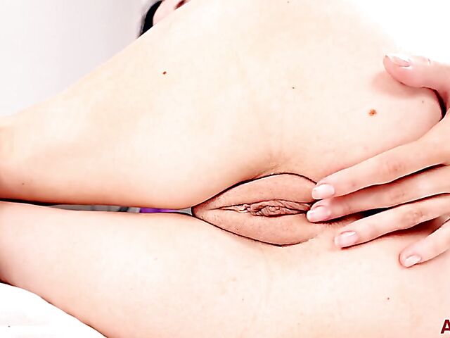 Roxy Roz - 38-year-old skinny MILF solo