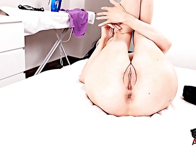 Roxy Roz - 38-year-old skinny MILF solo