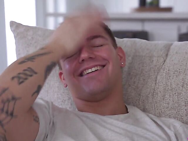 Julia Robbie - Pretty blonde MILF threesome with boys