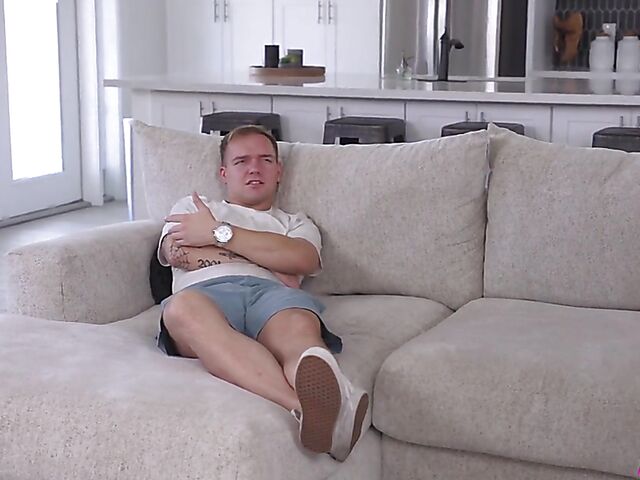 Julia Robbie - Pretty blonde MILF threesome with boys