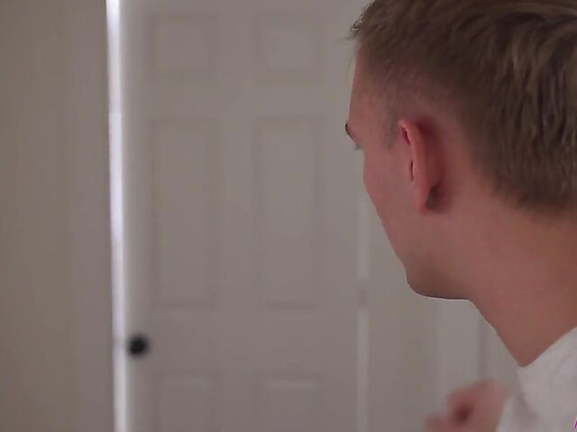 Julia Robbie - Pretty blonde MILF threesome with boys