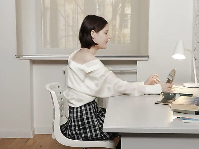 Margo Von Teese - Sensual russian girl masturbating