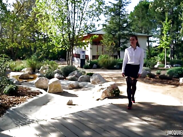 32-year-old slim redhead MILF Kira doing her job well