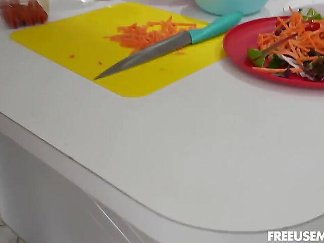 MILF and teen free use threesome with Sydney Paige and Eva Nyx