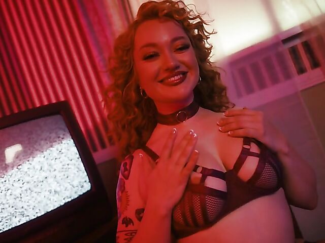 Redhead dildo lover Emma Magnolia doing herself