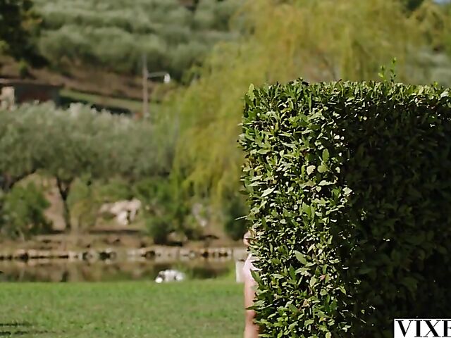 Outdoor sex in the yard with blonde vixen Jaylah De Angelis