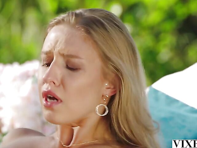 Outdoor sex in the yard with blonde vixen Jaylah De Angelis