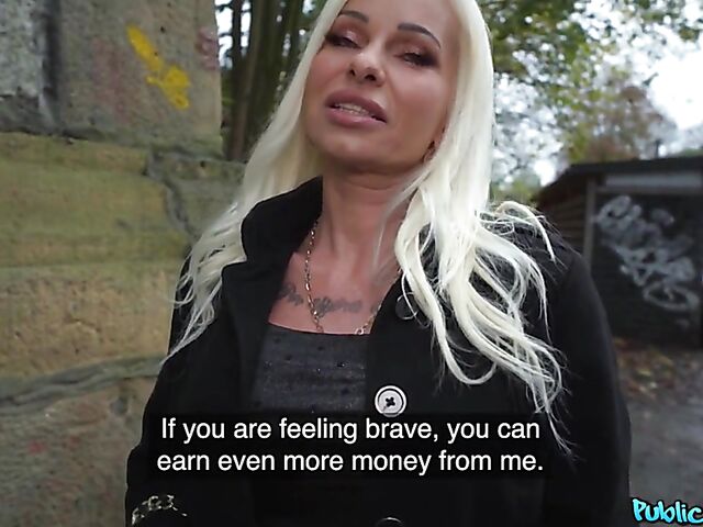 Fake tits MILF blonde Suzi Grande doing it for money 