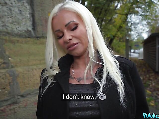 Fake tits MILF blonde Suzi Grande doing it for money 