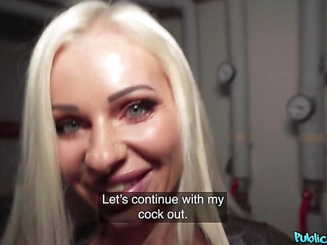 Fake tits MILF blonde Suzi Grande doing it for money 