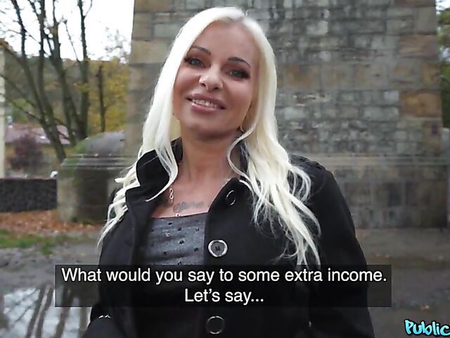 Fake tits MILF blonde Suzi Grande doing it for money 