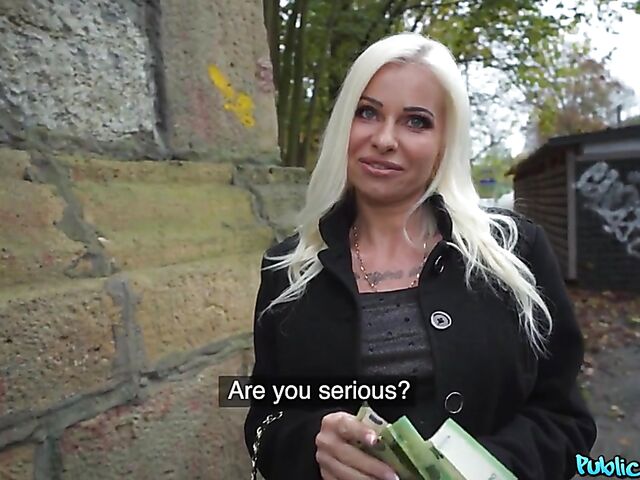 Fake tits MILF blonde Suzi Grande doing it for money 