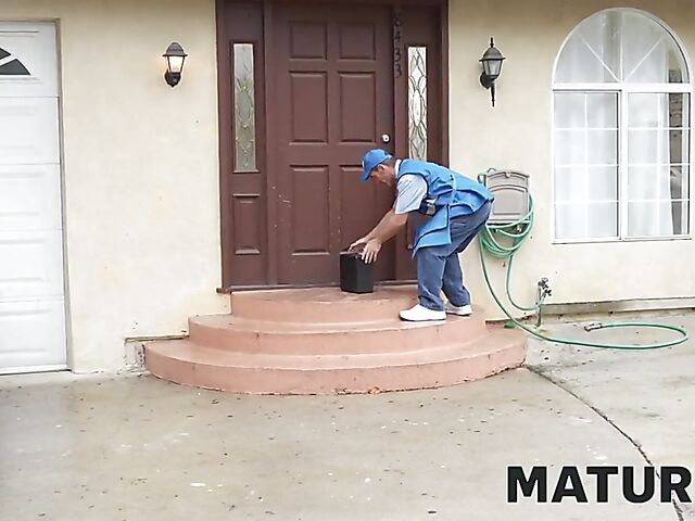 PInk-haired cute MILF Aaliyah Love is good at it!