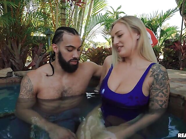 Pool sex with petite and curvy paddleboard teacher Elana Bunnz