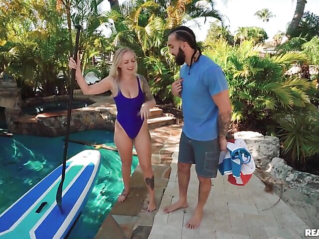 Pool sex with petite and curvy paddleboard teacher Elana Bunnz