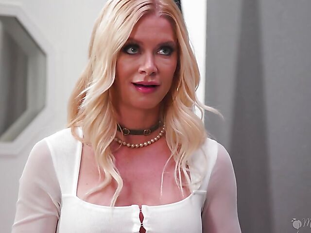 Serene Siren & Chloe Surreal - Lesbian MILF is hungry.. for pussy!