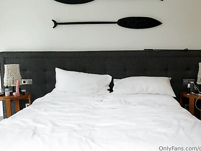 Muscle lesbian gangbang with strap-ons featuring RoseFittt