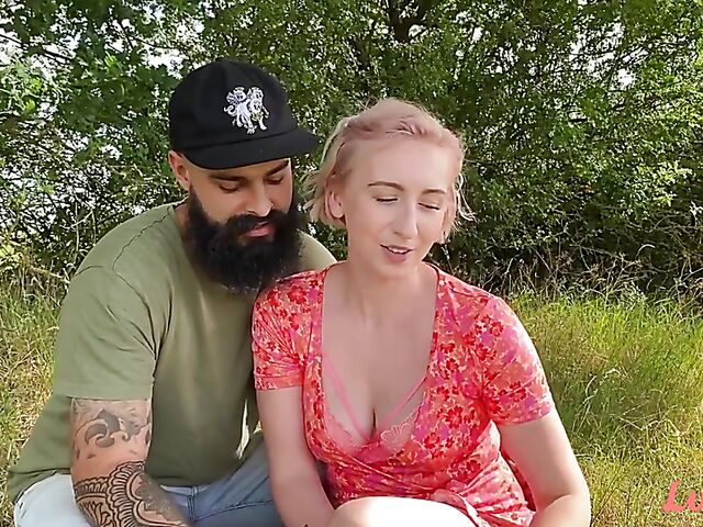 Bonnie and Tommy love outdoor sex in the field