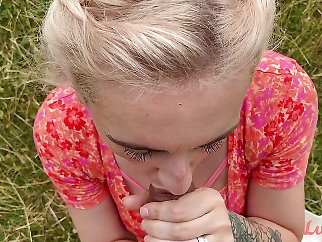 Bonnie and Tommy love outdoor sex in the field