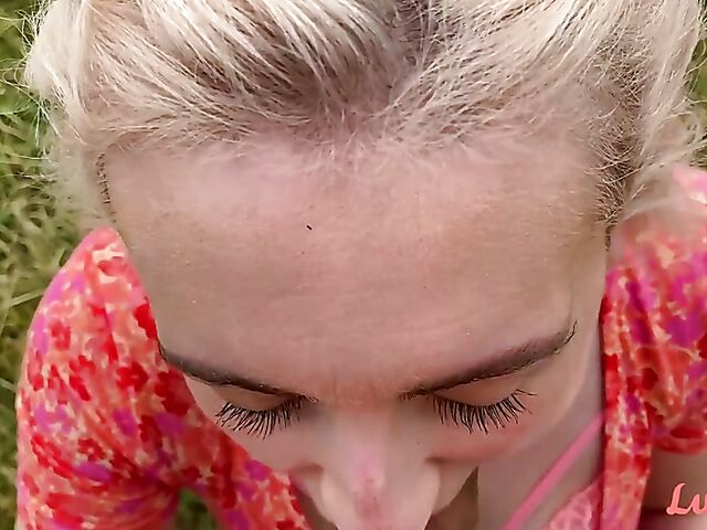 Bonnie and Tommy love outdoor sex in the field