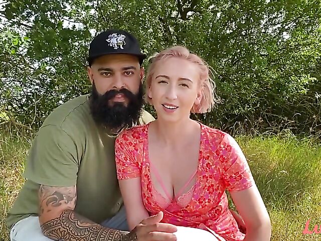 Bonnie and Tommy love outdoor sex in the field