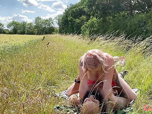 Bonnie and Tommy love outdoor sex in the field