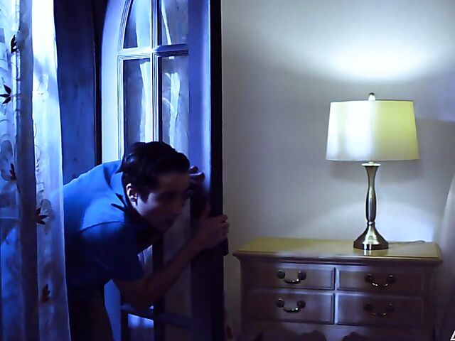 Leana Lovings & Ricky Spanish - Sneaky teen fuck in the middle of the night