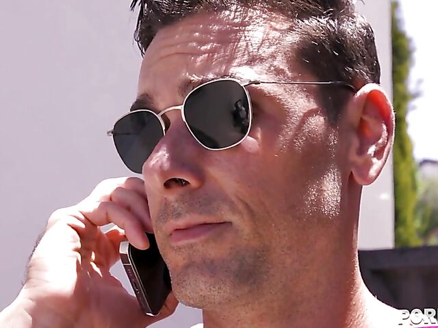 Blue-eyed blonde babe Paris White is so horny