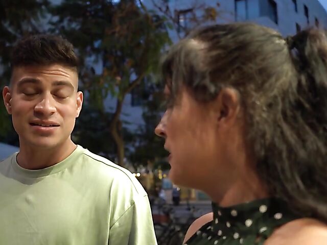 Montse Swinger & Jason Carrera - Fuck date with big booty MILF