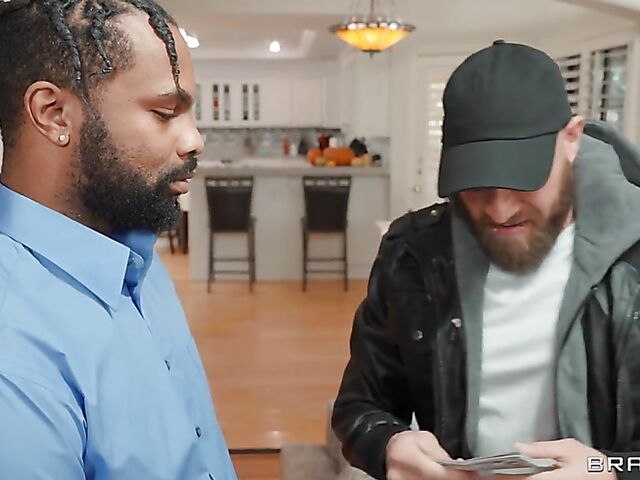 Big booty MILF blonde Jeyla Spice loves getting shagged