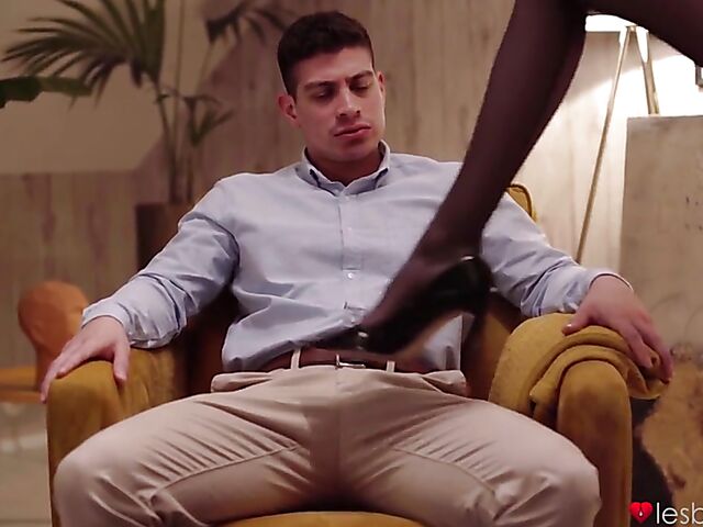 Long-legged Isabella De Laa in sexy lingerie fuck session femdon style!