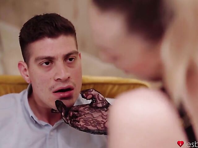 Long-legged Isabella De Laa in sexy lingerie fuck session femdon style!