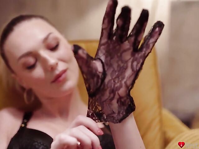 Long-legged Isabella De Laa in sexy lingerie fuck session femdon style!